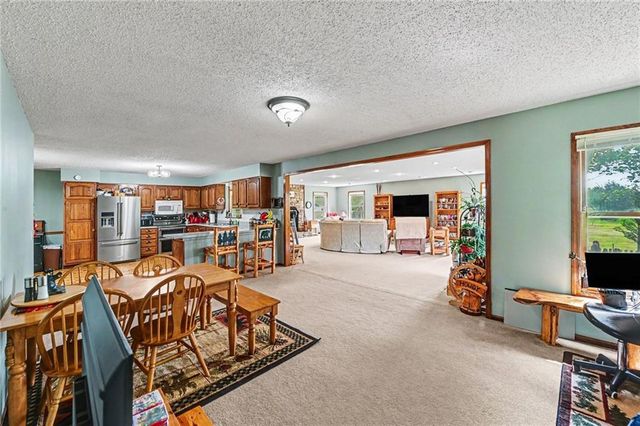 1301 W 8th Street, Edgerton, KS 66021