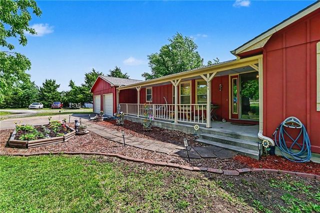 1301 W 8th Street, Edgerton, KS 66021