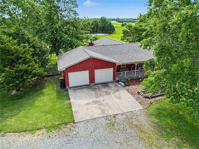 1301 W 8th Street, Edgerton, KS 66021