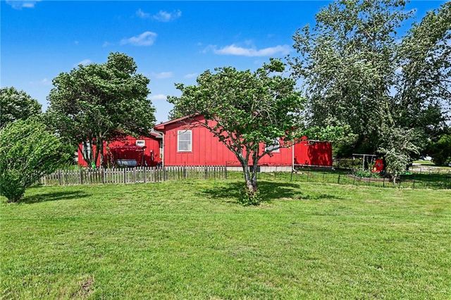 1301 W 8th Street, Edgerton, KS 66021