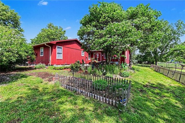 1301 W 8th Street, Edgerton, KS 66021