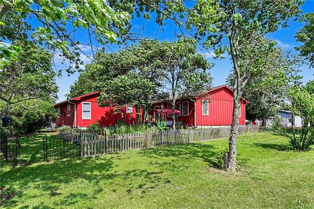 1301 W 8th Street, Edgerton, KS 66021