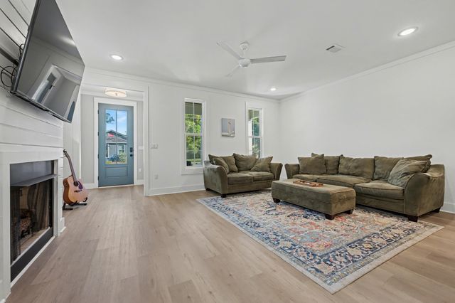 141 S H Street, Pensacola, FL 32502