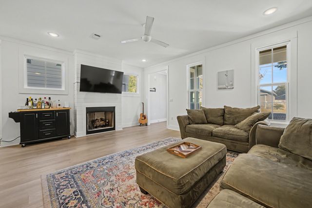 141 S H Street, Pensacola, FL 32502