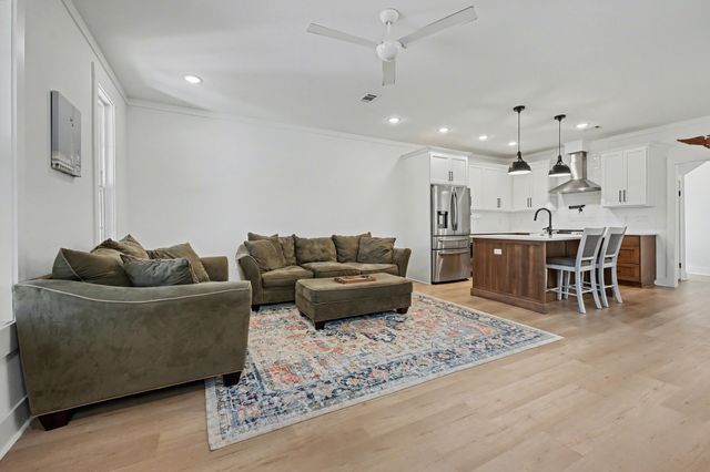 141 S H Street, Pensacola, FL 32502