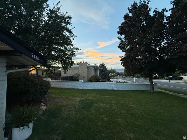 7116 S PONDEROSA DR, Cottonwood Heights, UT 84121