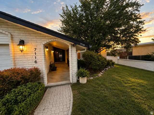 7116 S PONDEROSA DR, Cottonwood Heights, UT 84121