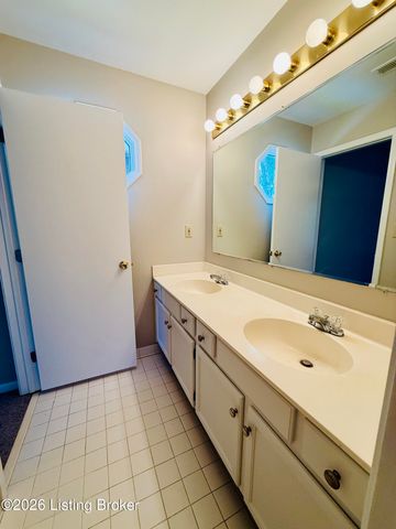 3208 Brightside Ct, Louisville, KY 40220