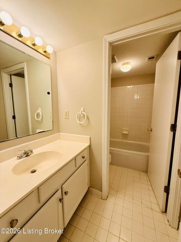 3208 Brightside Ct, Louisville, KY 40220