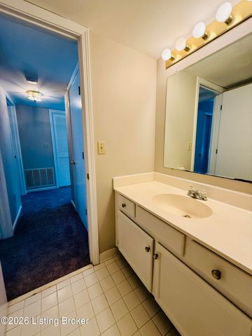 3208 Brightside Ct, Louisville, KY 40220