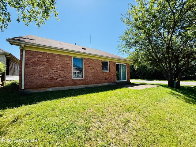 3208 Brightside Ct, Louisville, KY 40220