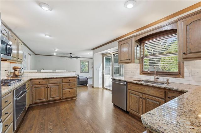 5475 W 85th Terrace, Prairie Village, KS 66207