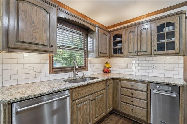 5475 W 85th Terrace, Prairie Village, KS 66207