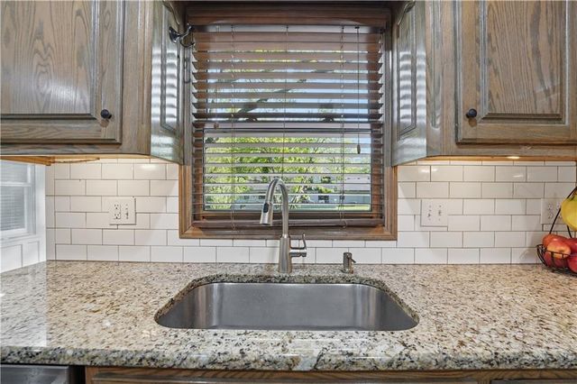5475 W 85th Terrace, Prairie Village, KS 66207