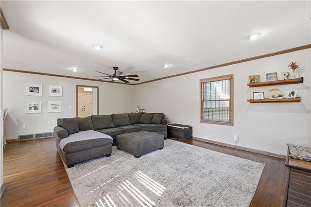5475 W 85th Terrace, Prairie Village, KS 66207