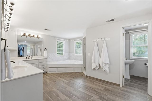 5475 W 85th Terrace, Prairie Village, KS 66207
