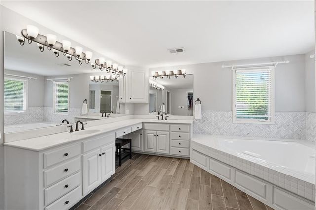 5475 W 85th Terrace, Prairie Village, KS 66207