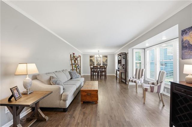 5475 W 85th Terrace, Prairie Village, KS 66207