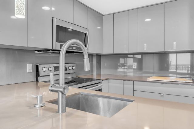 2611 N Riverside Drive 1004, Pompano Beach, FL 33062