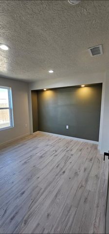 505 Los Arboles Avenue NW, Albuquerque, NM 87107