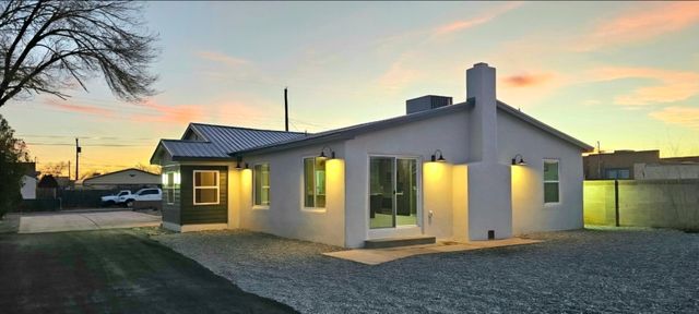 505 Los Arboles Avenue NW, Albuquerque, NM 87107