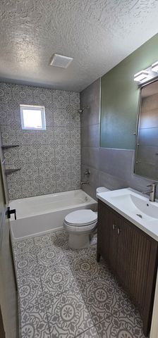 505 Los Arboles Avenue NW, Albuquerque, NM 87107