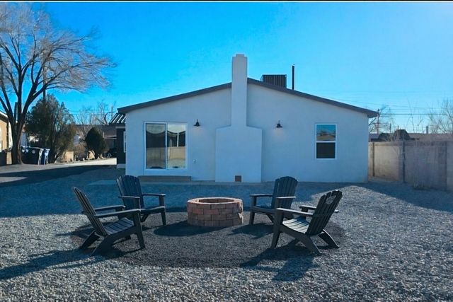 505 Los Arboles Avenue NW, Albuquerque, NM 87107