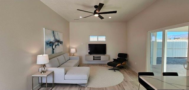 505 Los Arboles Avenue NW, Albuquerque, NM 87107