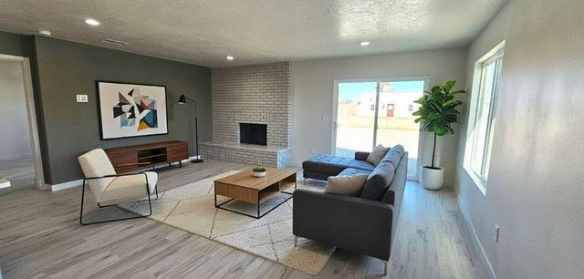 505 Los Arboles Avenue NW, Albuquerque, NM 87107