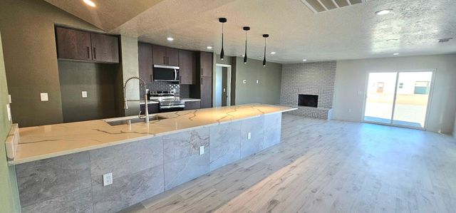 505 Los Arboles Avenue NW, Albuquerque, NM 87107