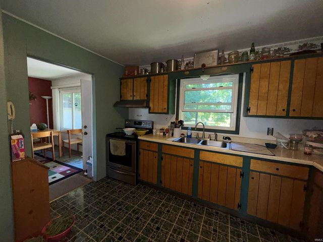 1852 Hancock Ave, Mitchell, IN 47446