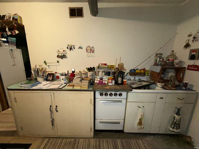 1852 Hancock Ave, Mitchell, IN 47446