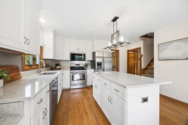 1524 Fieldcrest Drive, West Chicago, IL 60185