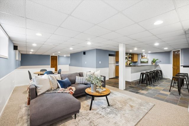1524 Fieldcrest Drive, West Chicago, IL 60185
