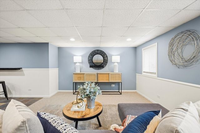 1524 Fieldcrest Drive, West Chicago, IL 60185