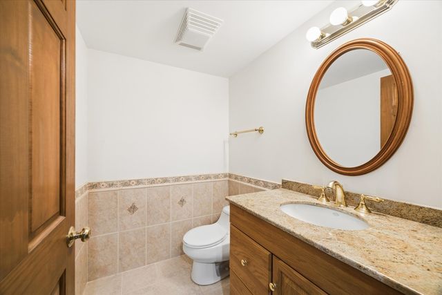1524 Fieldcrest Drive, West Chicago, IL 60185