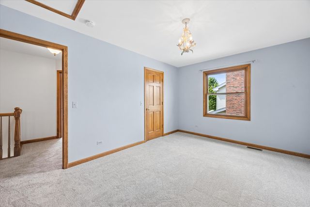1524 Fieldcrest Drive, West Chicago, IL 60185