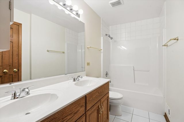 1524 Fieldcrest Drive, West Chicago, IL 60185