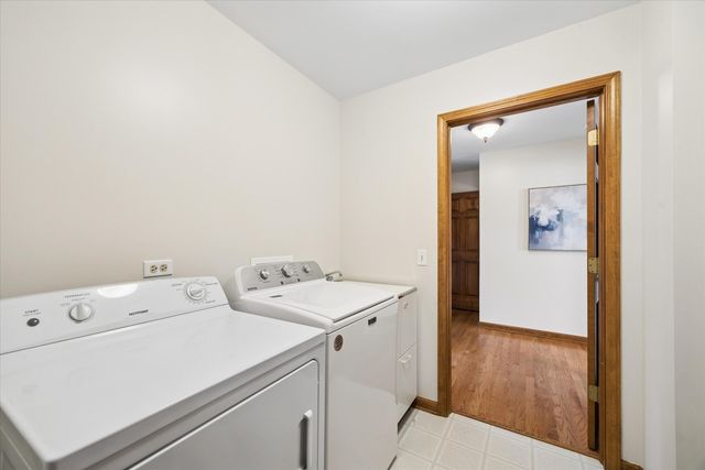 1524 Fieldcrest Drive, West Chicago, IL 60185