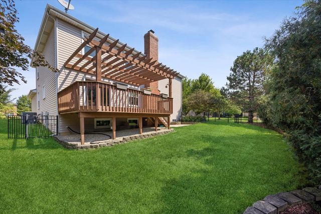 1524 Fieldcrest Drive, West Chicago, IL 60185