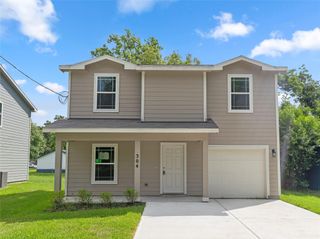 304 N Orange Street, Sweeny, TX 77480