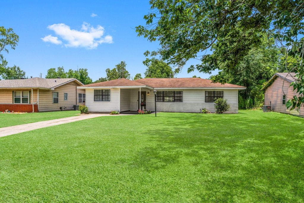 7280 Click Drive, Beaumont, TX 77708