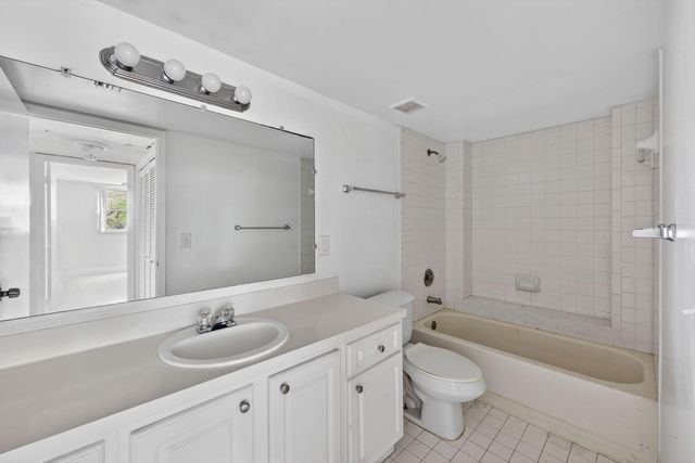 8373 Lake Drive 307, Doral, FL 33166