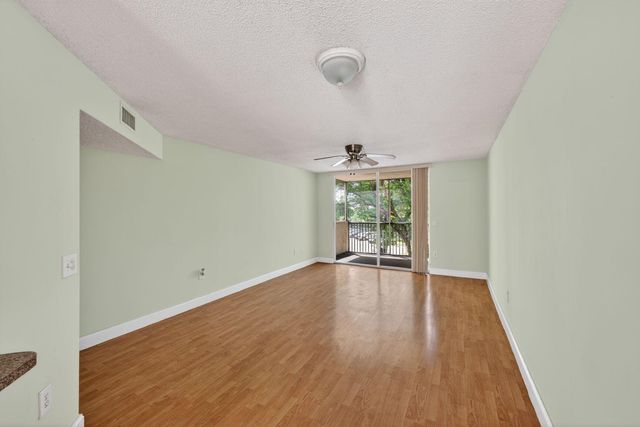 8373 Lake Drive 307, Doral, FL 33166