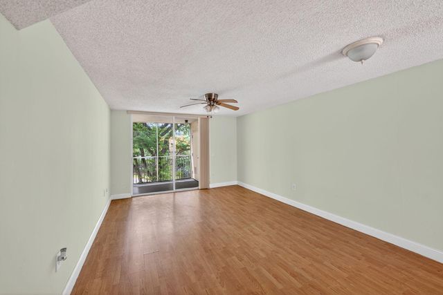 8373 Lake Drive 307, Doral, FL 33166