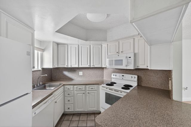 8373 Lake Drive 307, Doral, FL 33166
