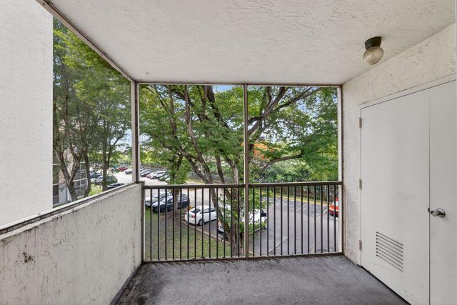 8373 Lake Drive 307, Doral, FL 33166
