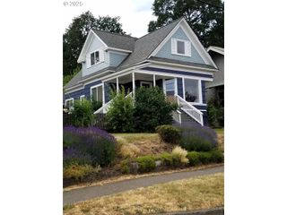 801 Cascade Ave, Hood River, OR 97031