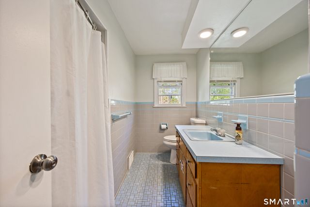 39 Grove Road, North Haven, CT 06473