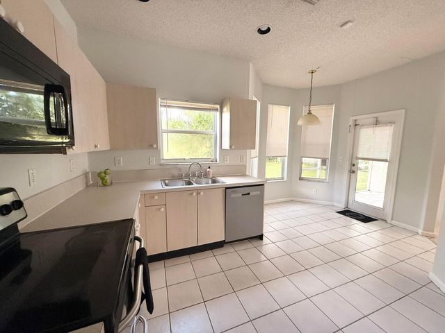 12077 Sunset Point Circle, Wellington, FL 33414